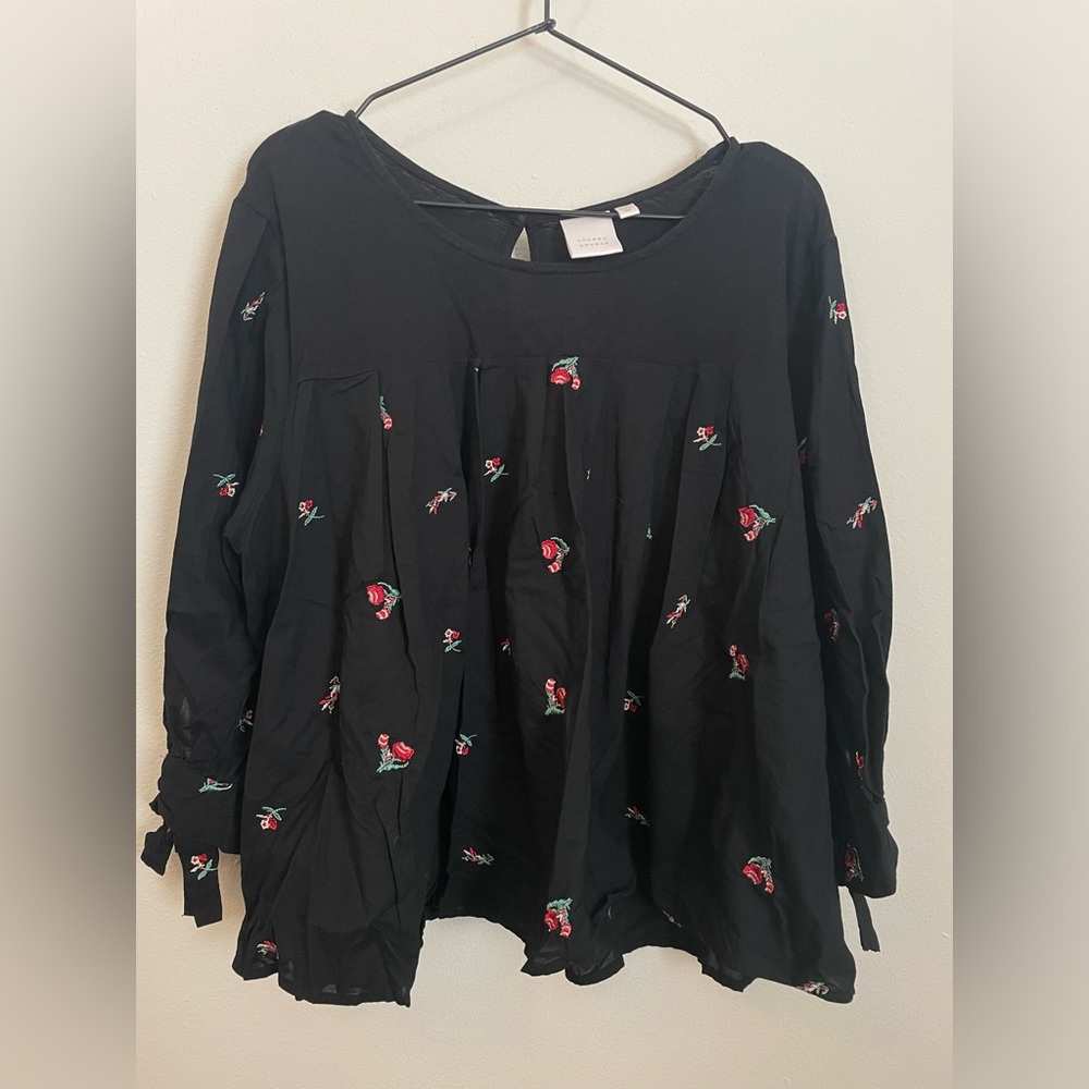 LC Lauren Conrad black flowy top with red roses, women’s XXL